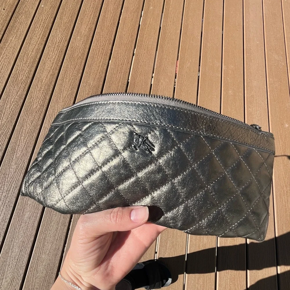 Burberry clutch with wrist strap-pewter quilted leather - Picture 9 of 11